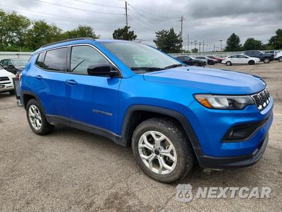 Czwarte zdjęcie samochodu z boku: 2025 JEEP COMPASS LATITUDE VIN:3C4NJDBNXST534941 - miniatura