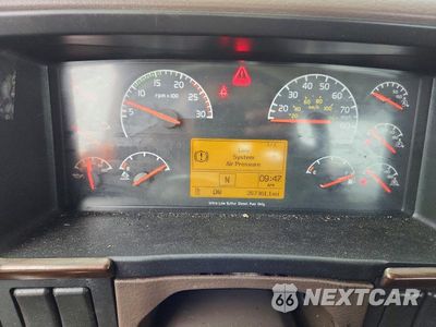 Zdjęcie 9 z 12 samochodu: 2016 VOLVO VNL SEMI TRUCK VIN:4V4N39TG6GN965649 - miniatura