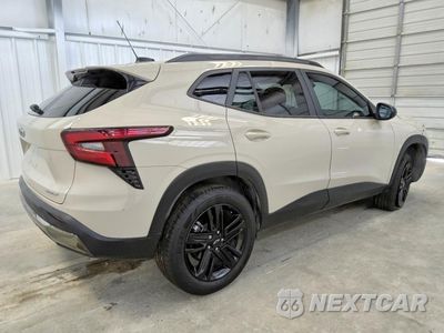 Trzecie zdjęcie samochodu z tyłu: 2026 CHEVROLET TRAX ACTIV VIN:KL77LKEPXTC154254 - miniatura