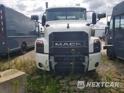 Piąte zdjęcie samochodu w środku: 2019 MACK ANTHEM SEMI TRUCK VIN:1M1AN3GY2KM009393 - miniatura