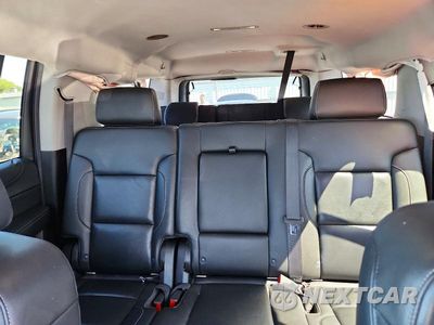 Zdjęcie 10 z 13 samochodu: 2018 CHEVROLET SUBURBAN K1500 LT VIN:1GNSKHKC0JR343341 - miniatura