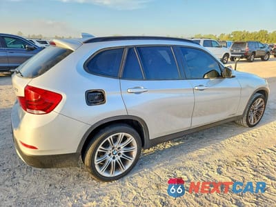 Trzecie zdjęcie samochodu z tyłu: 2015 BMW X1 SDRIVE28I VIN:WBAVM1C51FV314885 - miniatura