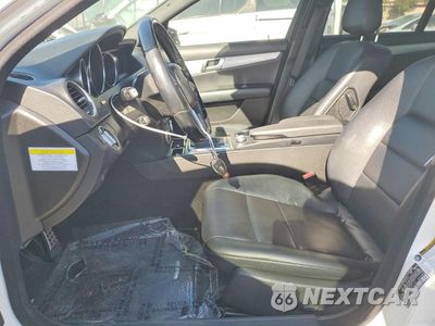 Zdjęcie 7 z 12 samochodu: 2014 MERCEDES-BENZ C 250 VIN:WDDGF4HB0EG187030 - miniatura