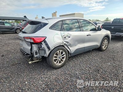 Trzecie zdjęcie samochodu z tyłu: 2020 FORD ESCAPE S VIN:1FMCU0F62LUA75028 - miniatura