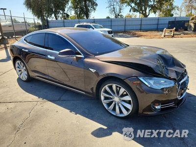 Czwarte zdjęcie samochodu z boku: 2014 TESLA MODEL S VIN:5YJSA1H17EFP35026 - miniatura