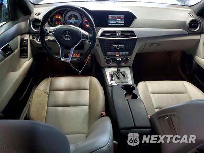Zdjęcie 8 z 12 samochodu: 2014 MERCEDES-BENZ C 250 VIN:WDDGF4HB5EG253569 - miniatura