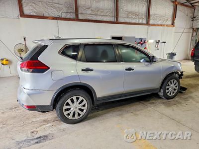 Trzecie zdjęcie samochodu z tyłu: 2017 NISSAN ROGUE S VIN:KNMAT2MV1HP517484 - miniatura