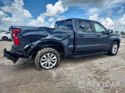 Trzecie zdjęcie samochodu z tyłu: 2021 CHEVROLET SILVERADO C1500 CUSTOM VIN:1GCPWBEK1MZ281522 - miniatura