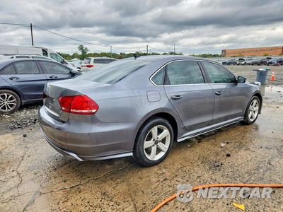 Trzecie zdjęcie samochodu z tyłu: 2013 VOLKSWAGEN PASSAT SE VIN:1VWBP7A36DC081903 - miniatura