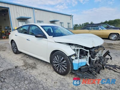 Czwarte zdjęcie samochodu z boku: 2024 NISSAN ALTIMA SV VIN:1N4BL4DV4RN367504 - miniatura