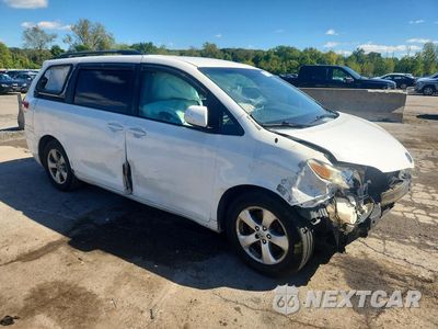Czwarte zdjęcie samochodu z boku: 2013 TOYOTA SIENNA VIN:5TDKK3DC6DS324209 - miniatura