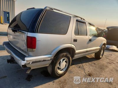 Trzecie zdjęcie samochodu z tyłu: 1996 CHEVROLET BLAZER VIN:1GNDT13W4T2183692 - miniatura