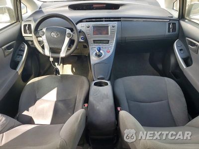Zdjęcie 8 z 12 samochodu: 2014 TOYOTA PRIUS TWO VIN:JTDKN3DU3E0362050 - miniatura
