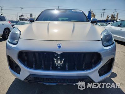 Piąte zdjęcie samochodu w środku: 2023 MASERATI GRECALE MODENA VIN:ZN682AVM4P7407916 - miniatura