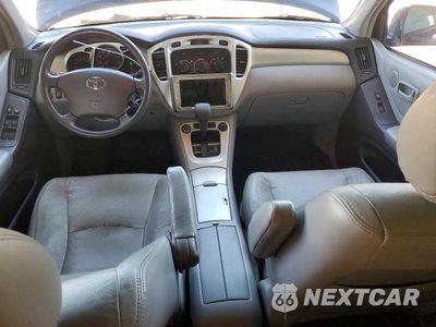 Zdjęcie 8 z 13 samochodu: 2005 TOYOTA HIGHLANDER BASE VIN:JTEEP21A350132192 - miniatura