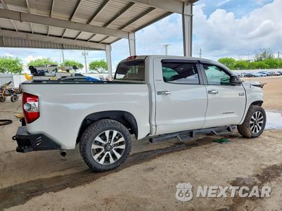 Trzecie zdjęcie samochodu z tyłu: 2018 TOYOTA TUNDRA CREWMAX LIMITED VIN:5TFFY5F15JX240511 - miniatura