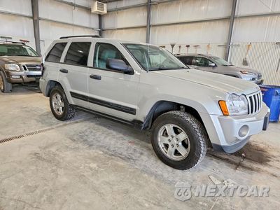 Czwarte zdjęcie samochodu z boku: 2006 JEEP GRAND CHEROKEE LAREDO VIN:1J4GR48K96C108880 - miniatura