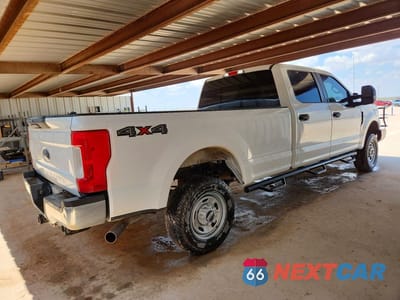 Trzecie zdjęcie samochodu z tyłu: 2019 FORD F350 SUPER DUTY VIN:1FT8W3B61KEC96897 - miniatura