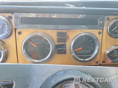 Zdjęcie 9 z 13 samochodu: 1999 FREIGHTLINER FLD120 SEMI TRUCK VIN:1FUPCSZB2XLA25167 - miniatura