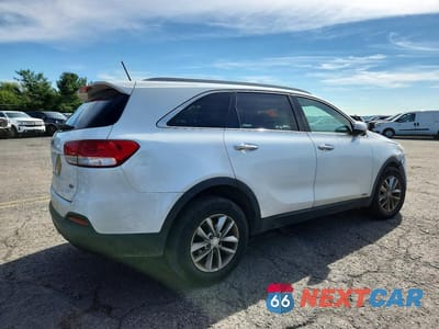 Trzecie zdjęcie samochodu z tyłu: 2017 KIA SORENTO LX VIN:5XYPGDA31HG192836 - miniatura