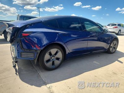 Trzecie zdjęcie samochodu z tyłu: 2023 TESLA MODEL 3 VIN:5YJ3E1EAXPF686842 - miniatura
