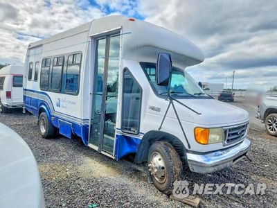 Czwarte zdjęcie samochodu z boku: 2003 FORD ECONOLINE E450 SUPER DUTY CUTAWAY VAN VIN:1FDXE45S03HA68625 - miniatura