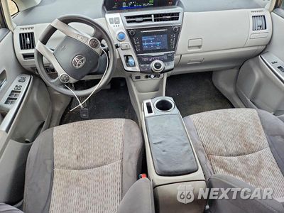 Zdjęcie 8 z 12 samochodu: 2016 TOYOTA PRIUS V TWO VIN:JTDZN3EUXGJ048793 - miniatura