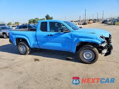 Czwarte zdjęcie samochodu z boku: 2025 TOYOTA TACOMA SR VIN:3TYJDAHN1ST025038 - miniatura