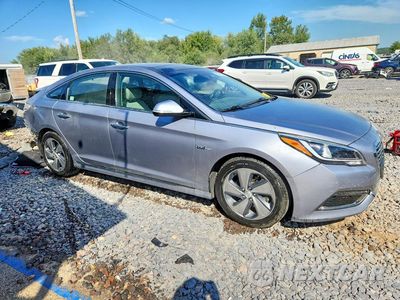Czwarte zdjęcie samochodu z boku: 2016 HYUNDAI SONATA HYBRID LIMITED VIN:KMHE34L16GA023016 - miniatura