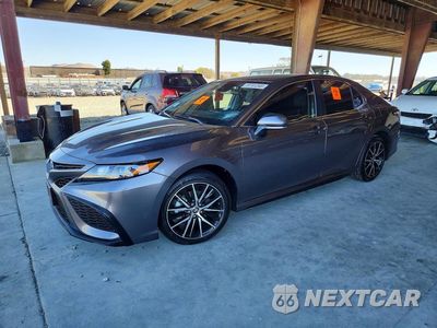2022 TOYOTA CAMRY SE 4T1G11AK1NU621356 - główne zdjęcie licytacji z USA - miniatura