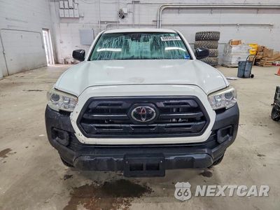 Piąte zdjęcie samochodu w środku: 2018 TOYOTA TACOMA SR VIN:5TFRX5GN7JX124146 - miniatura