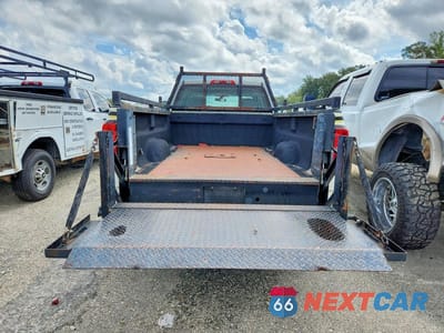 Zdjęcie 6 z 12 samochodu: 2016 CHEVROLET SILVERADO C3500 VIN:1GC5CYE80GZ279384 - miniatura