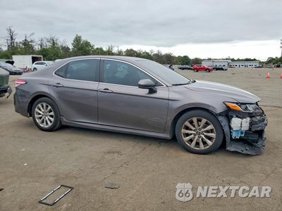 Czwarte zdjęcie samochodu z boku: 2020 TOYOTA CAMRY LE VIN:4T1C11AK5LU340995 - miniatura