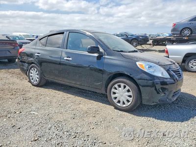 Czwarte zdjęcie samochodu z boku: 2012 NISSAN VERSA 1.6 S VIN:3N1CN7AP0CL823072 - miniatura