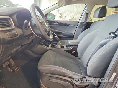 Zdjęcie 7 z 13 samochodu: 2017 KIA SORENTO LX VIN:5XYPGDA38HG246309 - miniatura