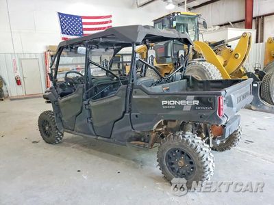 Trzecie zdjęcie samochodu z tyłu: 2024 HONDA PIONEER 1000 UTILITY VEHICLE VIN:1HFVE0814R4101378 - miniatura