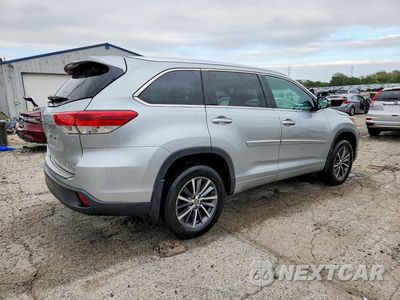 Trzecie zdjęcie samochodu z tyłu: 2017 TOYOTA HIGHLANDER XLE VIN:5TDJZRFH2HS432612 - miniatura