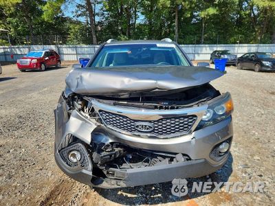 Piąte zdjęcie samochodu w środku: 2013 KIA SORENTO LX VIN:5XYKT4A6XDG406992 - miniatura