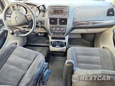 Zdjęcie 8 z 14 samochodu: 2014 DODGE GRAND CARAVAN SXT VIN:2C4RDGCGXER253272 - miniatura