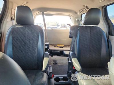 Zdjęcie 10 z 13 samochodu: 2012 TOYOTA SIENNA SPORT VIN:5TDXK3DC9CS179221 - miniatura