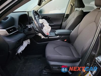 Zdjęcie 7 z 14 samochodu: 2022 TOYOTA HIGHLANDER LE VIN:5TDBZRBH9NS565065 - miniatura