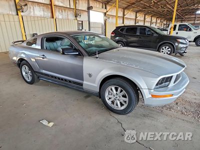Czwarte zdjęcie samochodu z boku: 2006 FORD MUSTANG VIN:1ZVFT80N965192409 - miniatura
