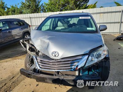 Piąte zdjęcie samochodu w środku: 2017 TOYOTA SIENNA XLE 8-PASSENGER VIN:5TDYZ3DC5HS869605 - miniatura