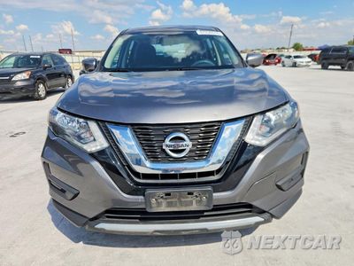 Piąte zdjęcie samochodu w środku: 2017 NISSAN ROGUE S VIN:KNMAT2MT4HP569092 - miniatura
