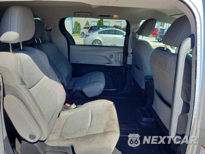 Zdjęcie 11 z 14 samochodu: 2022 TOYOTA SIENNA LE VIN:5TDKRKEC7NS113056 - miniatura