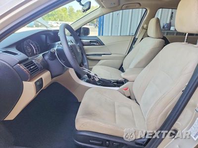 Zdjęcie 7 z 12 samochodu: 2016 HONDA ACCORD EX VIN:1HGCR2F74GA001192 - miniatura