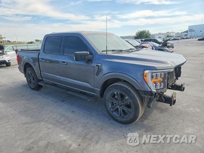 Czwarte zdjęcie samochodu z boku: 2023 FORD F150 SUPERCREW VIN:1FTEW1C57PFB83230 - miniatura