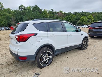Trzecie zdjęcie samochodu z tyłu: 2019 FORD ESCAPE SEL VIN:1FMCU9HD3KUC56038 - miniatura