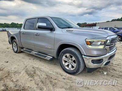 Czwarte zdjęcie samochodu z boku: 2020 RAM 1500 LARAMIE VIN:1C6SRFJT0LN201423 - miniatura