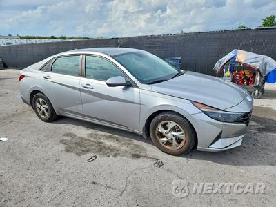 Czwarte zdjęcie samochodu z boku: 2022 HYUNDAI ELANTRA SE VIN:5NPLL4AG7NH053666 - miniatura